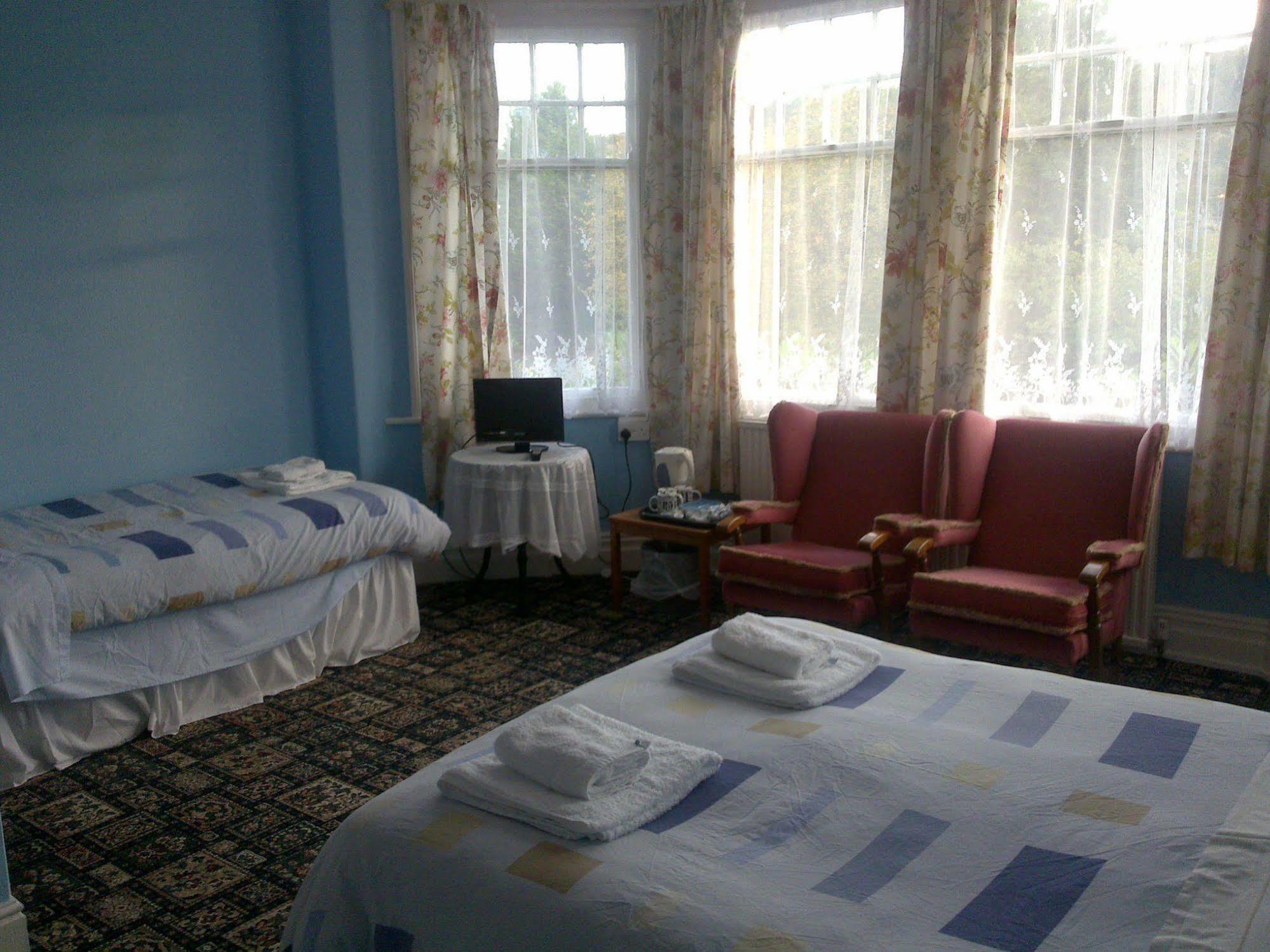 West Point Hotel Bed And Breakfast Colwyn Bay Exterior photo